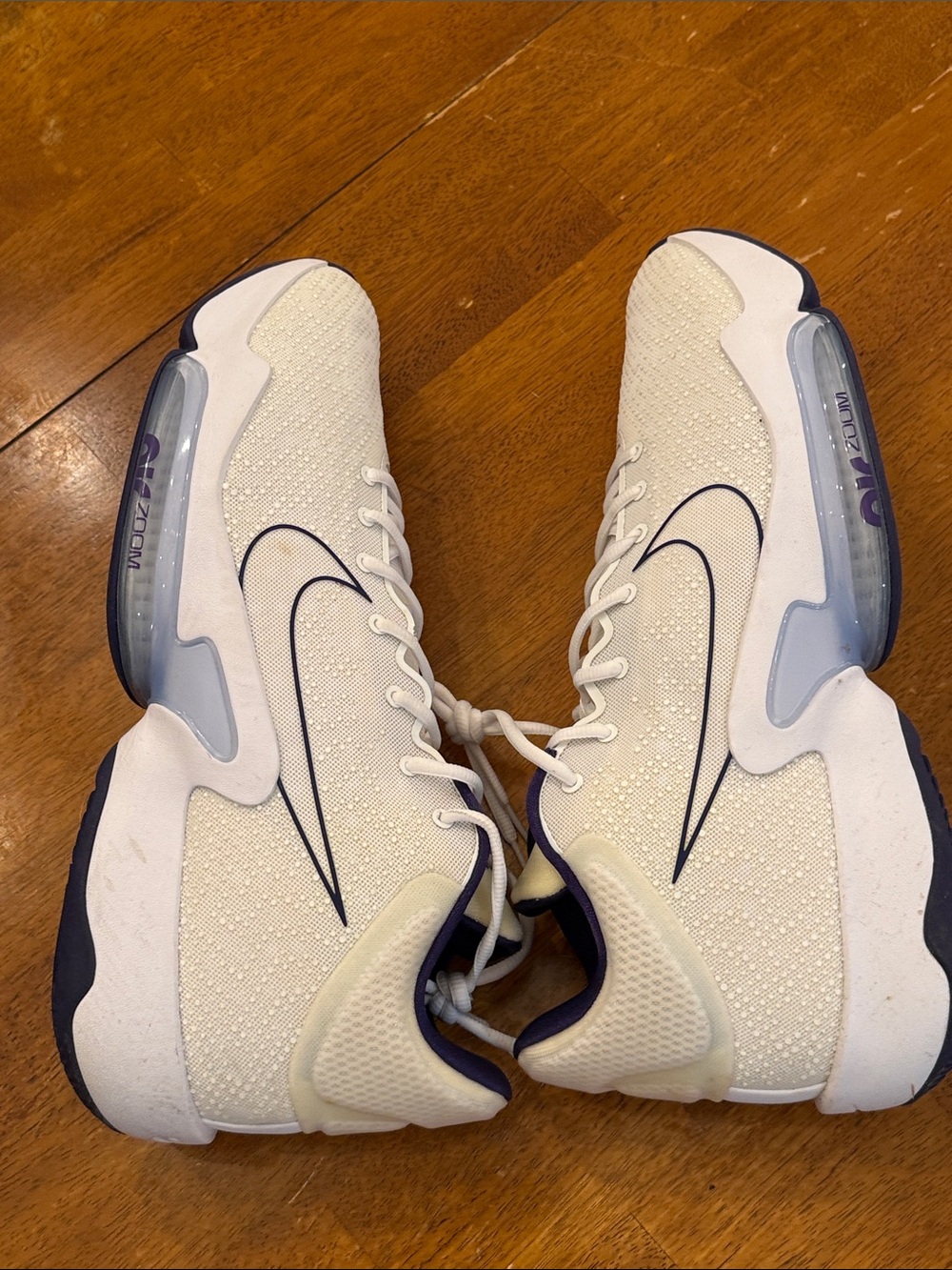 Nike Men’s White & Navy Basketball Shoes with Air Zoom size 18